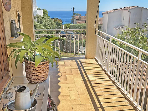 Casa en venta con parcela de 900 metros y vistas al mar