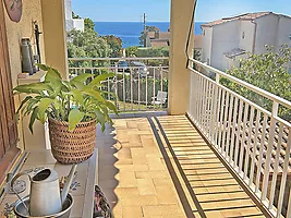 Casa en venta con parcela de 900 metros y vistas al mar