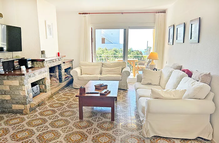 Casa en venta con parcela de 900 metros y vistas al mar