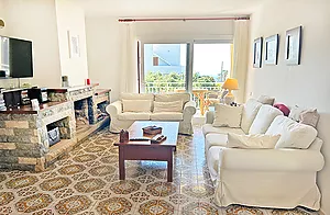 Casa en venta con parcela de 900 metros y vistas al mar