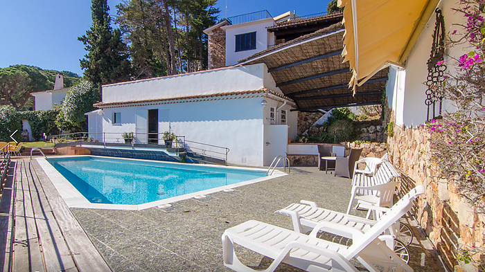 Schönes Haus mit Pool und Panoramablick aufs Meer