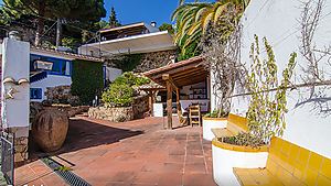 Schönes Haus mit Pool und Panoramablick aufs Meer