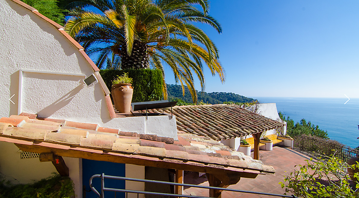 Schönes Haus mit Pool und Panoramablick aufs Meer