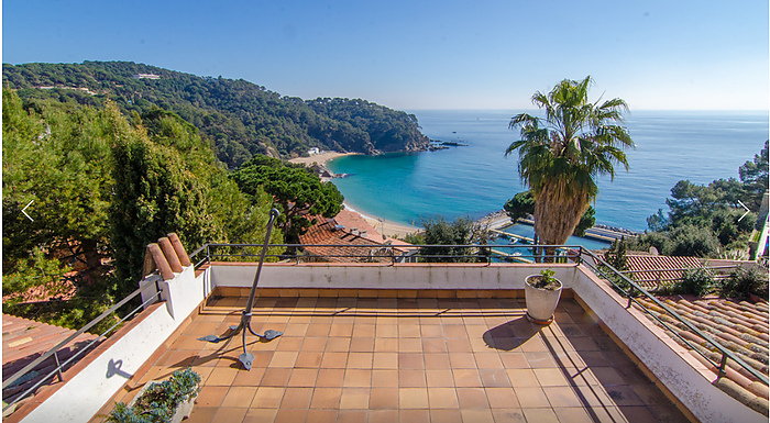 Schönes Haus mit Pool und Panoramablick aufs Meer