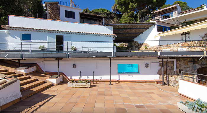 Schönes Haus mit Pool und Panoramablick aufs Meer