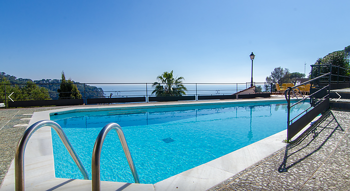 Schönes Haus mit Pool und Panoramablick aufs Meer