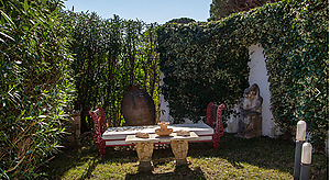 Schönes Haus mit Pool und Panoramablick aufs Meer