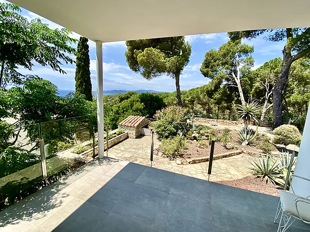 Maison avec belle vue de mer et piscine privée en location à Cala Canyelles