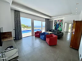 Maison avec belle vue de mer et piscine privée en location à Cala Canyelles