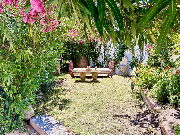 Schönes Haus mit Pool und Panoramablick aufs Meer