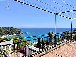 Beautiful house with pool and panoramic sea views    4 pax