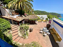 Schönes Haus mit Pool und Panoramablick aufs Meer