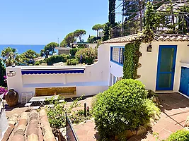 Schönes Haus mit Pool und Panoramablick aufs Meer