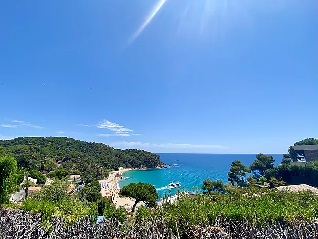 Schönes Haus mit Pool und Panoramablick aufs Meer