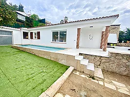 Casa  con piscina privada en proceso de remodelación. Cala Canyelles