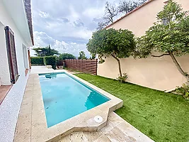 Casa  con piscina privada en proceso de remodelación. Cala Canyelles